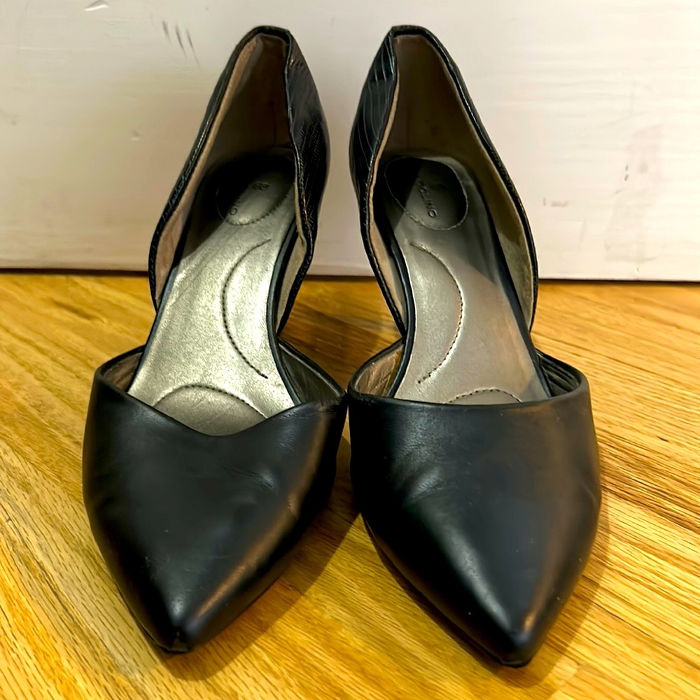 Comfortable black heels, with cushion sole.